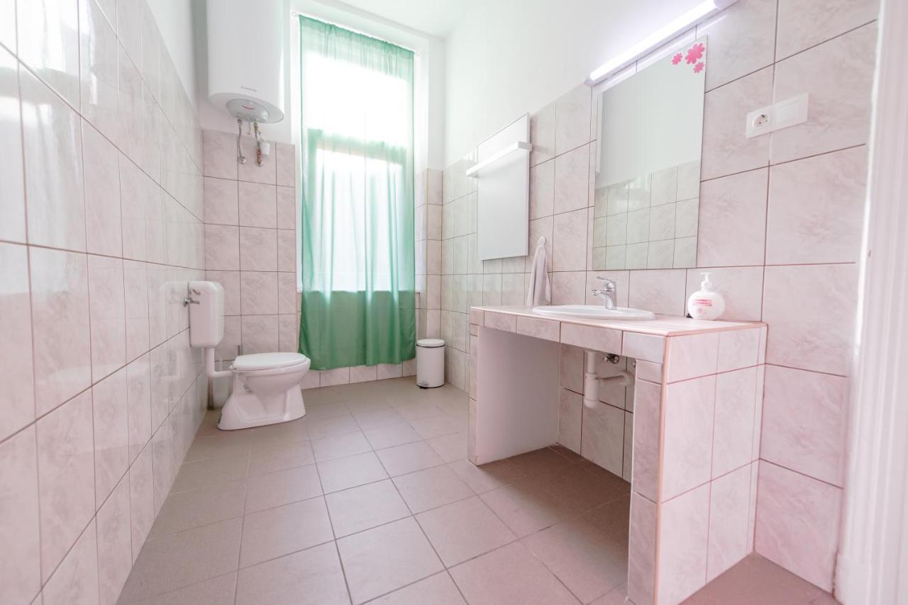 Budapest Party Hostel At Udvarom Rom bilde